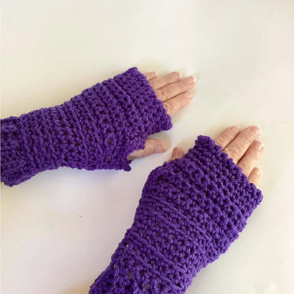 Gloves Fingerless Hand Crafted Crochet Purple Striped